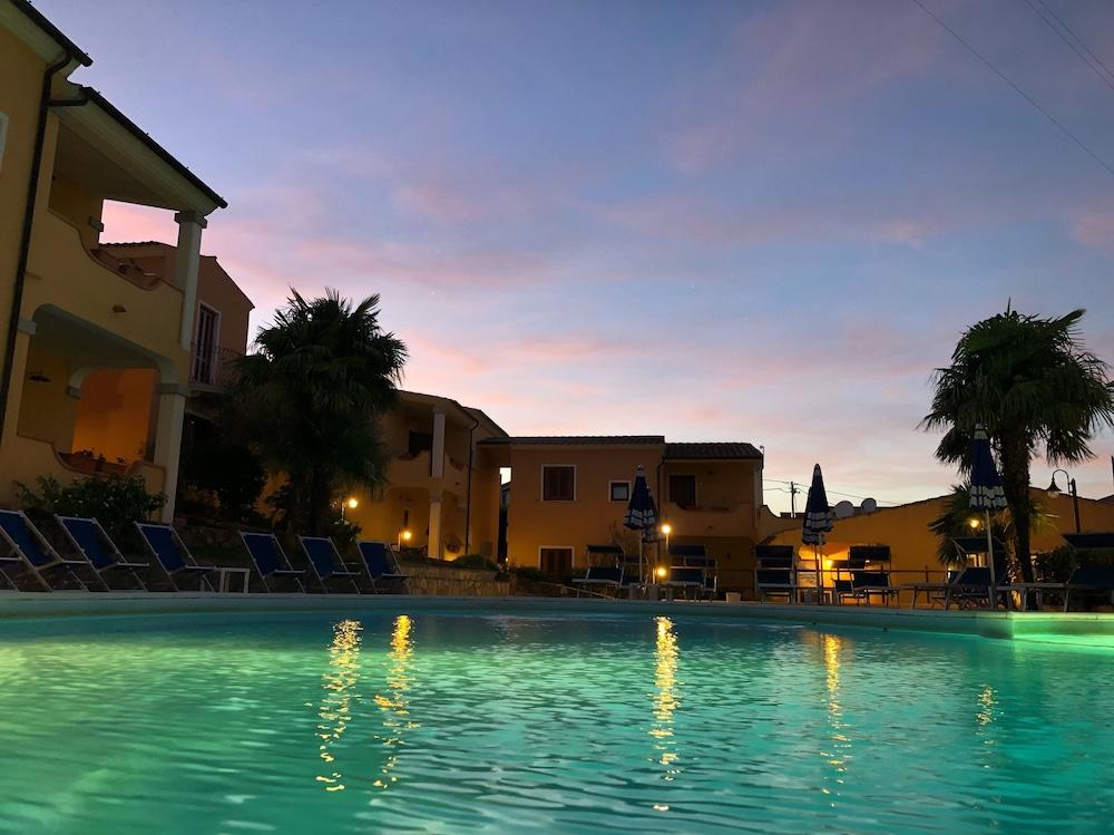 Residence Corte Dei Venti Budoni Exterior foto