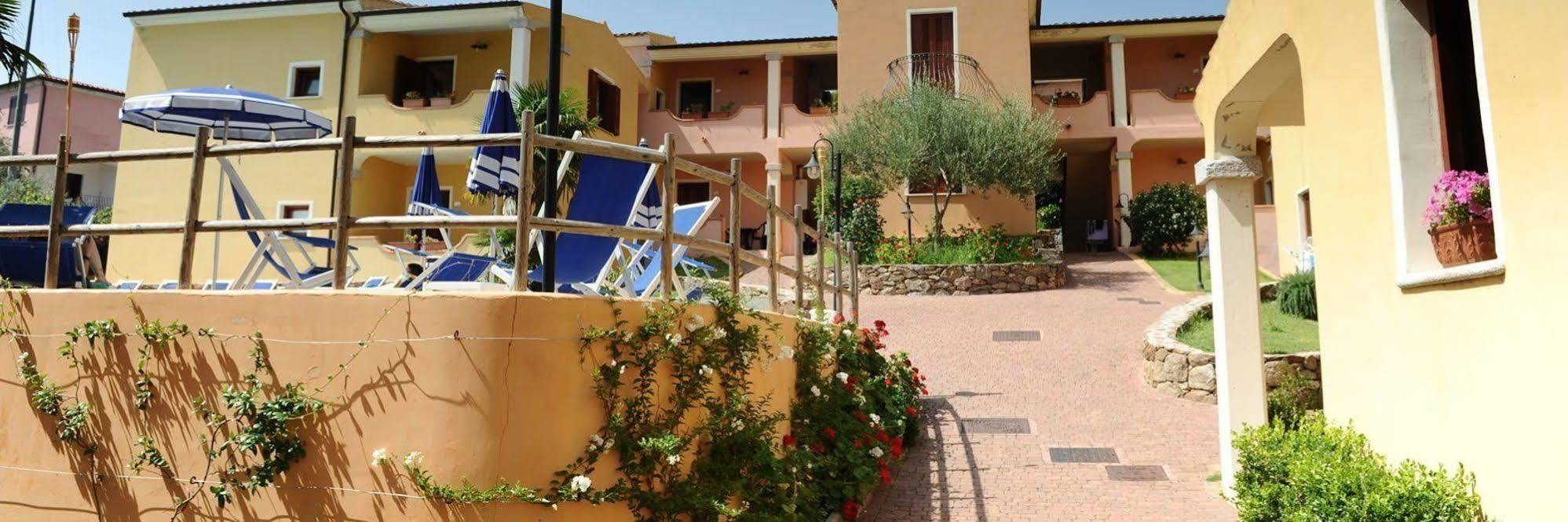 Residence Corte Dei Venti Budoni Exterior foto