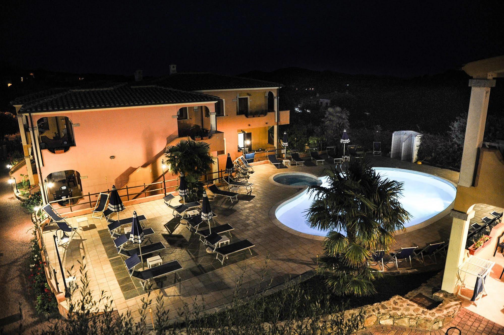 Residence Corte Dei Venti Budoni Exterior foto